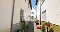 Zweifamilienhaus + Einliegerwohnung in zentraler Lage von Hallstadt - Innenhof