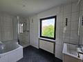 Helle 3.Zi.-Wohnung mit Balkon und attraktiver Verkehrsanbindung - Badezimmer  