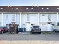 Attraktives RMH mit heller Wohnatmosphäre und guter Raumaufteilung in ruhiger Lage von Groß-Zimmern - Frontseite