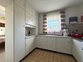Großzügiges Wohnhaus mit zwei separaten 3- Zimmer-Wohnungen, Süd-West-Garten und Garage - Küche EG
