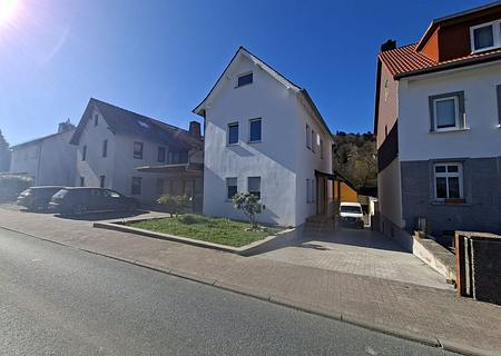 Hier werden Sie sich Wohlfühlen! EFH mit Nebengebäude in Schmitten-Dorfweil. - Straßenansicht