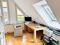 Gepflegte Maisonette-Eigentumswohnung mit 
Einbauküche, Garagenstellplatz, 2 Bäder & Balkon - Bürobereich im DG