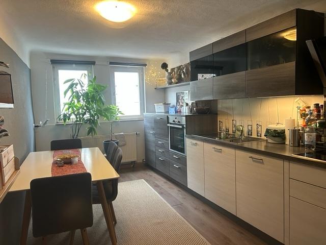 Helle Gewerbefläche mit großzügiger Maisonette-Wohnung und Ausbaupotenzial in der Perle des Mains - 1. OG Küche