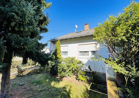 Zweifamilienhaus gelegen an der Kleingartenanlage in Raunheim - mit Erbpacht - Außenansicht