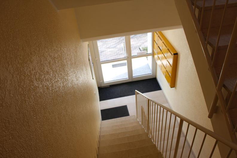 Wunderbare Dachgeschosswohnung mit großer Loggia, großem Hobbyraum und Tiefgaragenstellplatz - Treppenhaus