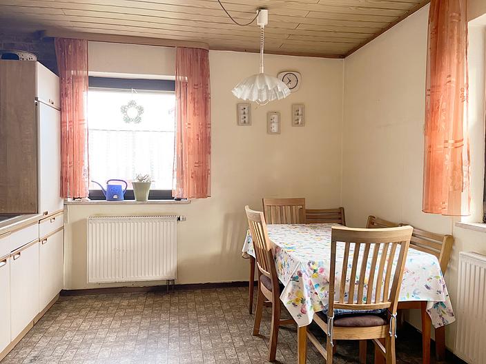 Doppelhaushälfte mit großem Garten und Stellplatz in Miltenberg - EG Küche und Essbereich