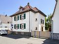 Ein Haus, viele Möglichkeiten – 2-FH mit Potenzial in zentraler und ruhiger Reinheimer Wohnlage - Seitenansicht
