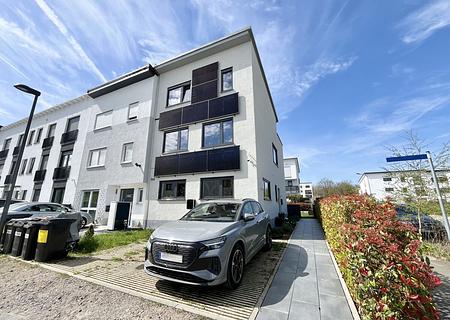 Großzügiges Raumwunder mit Highend-Komfort in Offenbach-Bieber - Hausansicht