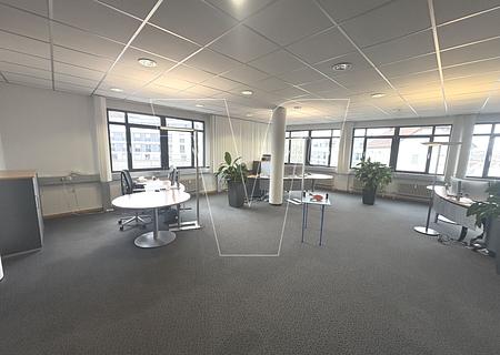 Schöne große und helle Büroflächen - Großraumbüro