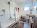 Modernes, großzügiges Reihenmittelhaus mit zwei Terrassen & Weitblick in Backnang - Badezimmer