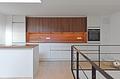 Exklusiv und elegant: stilvolles, neuwertiges Designer-Townhouse - Moderne Einbauküche mit Kochinsel
