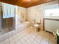 Ihr neues Zuhause: EFH mit großem Grundstück und vielen Möglichkeiten - Badezimmer