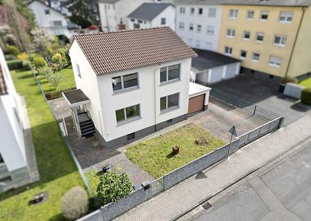 Ihr neues Zuhause: Gemütliches Einfamilienhaus mit traumhaftem großen Garten - Hausansicht