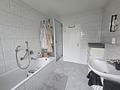 Lichtdurchflutete 3-Zi.-Wohnung mit toller Raumaufteilung.
Plus EBK, Balkon und Stellplatz - Badezimmer 