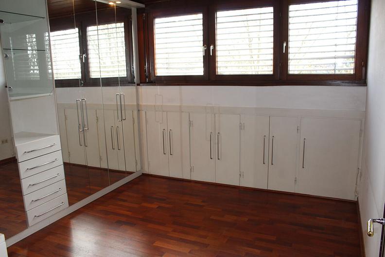 Wunderbare Dachgeschosswohnung mit großer Loggia, großem Hobbyraum und Tiefgaragenstellplatz - Zimmer