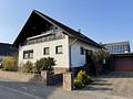 Freistehendes Einfamilienhaus
mit Garten, Kamin und Terrasse
- viel Platz für die Familie - - Straßenansicht
