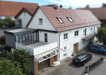 Wohnen und Wohlfühlen - schicke Doppelhaushälfte mit Wintergarten, Terrasse und grünem Rückzugsort - Außenansicht