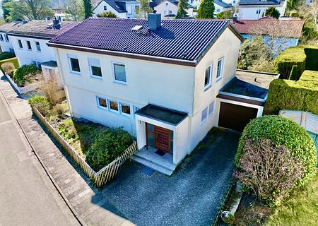 Freistehendes Familienhaus
mit großem Garten in ruhiger Lage - Luftaufnahme