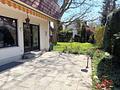 Familienfreundliche Doppelhaushälfte mit großem Garten und Entwicklungspotential - Terrasse mit Gartenblick