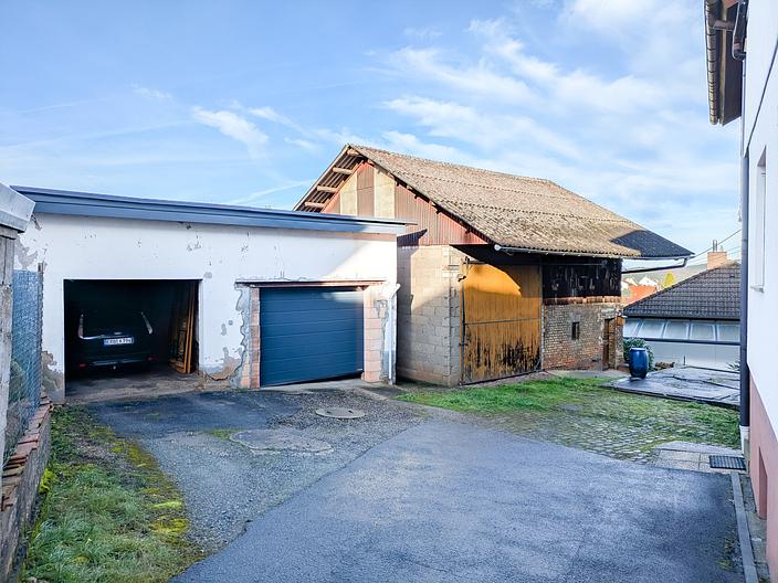 Multifunktionstalent: Großes Haus mit Garagen und Scheunentrakt - Garage Scheune