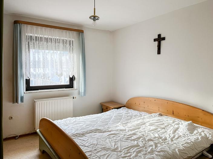 Doppelhaushälfte mit großem Garten und Stellplatz in Miltenberg - EG Schlafzimmer