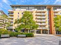 Außergewöhnliche 4-Zimmer-Wohnung mit Garten, Terrasse & Balkon in guter Lage von Bockenheim - Hausseitenansicht