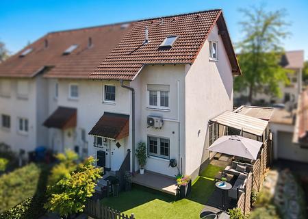 Familienfreundliches Reihenendhaus mit Garten, Terrasse und vielseitigem Raumangebot in Dieburg - Frontansicht seitlich