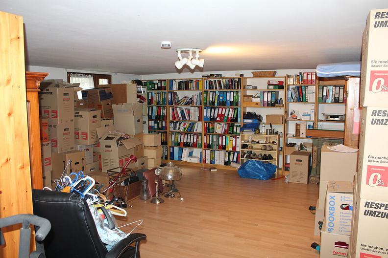 Wunderbare Dachgeschosswohnung mit großer Loggia, großem Hobbyraum und Tiefgaragenstellplatz - großer Hobbyraum