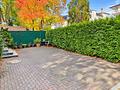 Kurpark vor der Tür, kleiner Garten zum Genießen - 
Doppelhaushälfte in Bad Homburger Bestlage - Stellplätze vor dem Haus
