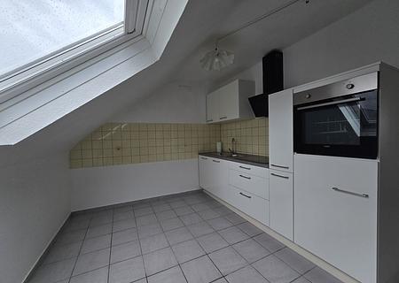 Charmante, renovierte 3 Zi. Dachgeschoss Wohnung mit neuem Bad + neuer Einbauküche - Küche