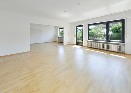 Charmantes Einfamilienhaus mit großem Garten in familienfreundlicher Lage von Riedstadt/Wolfskehlen - Wohn-_und_Esszimmer_1
