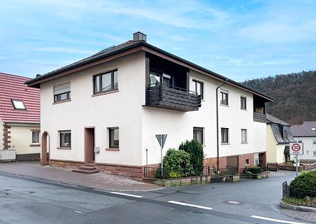 Kapitalanlage – Mehrfamilienhaus mit Renditepotenzial und Perspektive - Straßenansicht