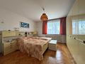 Großzügiges Wohnhaus mit zwei separaten 3- Zimmer-Wohnungen, Süd-West-Garten und Garage - Schlafzimmer EG