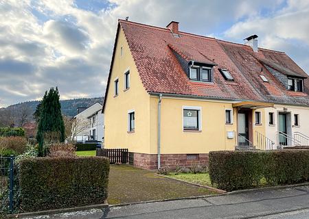 Doppelhaushälfte mit großem Garten und Stellplatz in Miltenberg - Aussenansicht