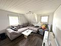 Gepflegtes Ein- / Zweifamilienhaus mit Doppelgarage, Terrasse, und großem Garten - Wohnzimmer OG