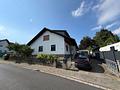 Schönes Zweifamilienhaus mit großer Einliegerwohnung auf großem Grundstück - Straßenansicht