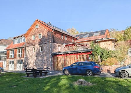 Multi-Talent: Kernsaniertes Mehrfamilienhaus mit 3 Wohnungen im schönen Mossautal! - Ansicht SW