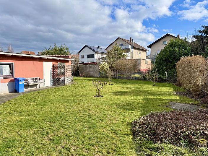 Raum für Leben, Lachen und Erinnerungen
- Schönes Einfamilienhaus mit Garten & Garage - - Garten