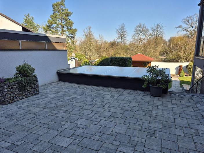 Großzügige Doppelhaushälfte mit zwei Wohneinheiten und viel Potenzial - Außenbereich