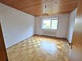 Vielseitig nutzbares Wohnhaus mit Garten & Garage - Schlafzimmer Wohnung EG rechts