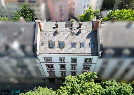 Attraktives Ensemble im Frankfurter Nordend– Denkmalgeschütztes Vorder- und Hinterhaus mit Potenzial - Ansicht 1