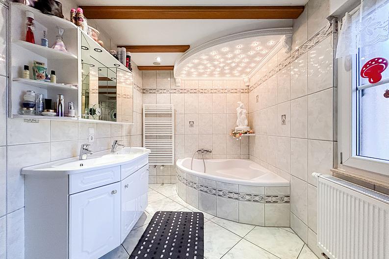 Urlaubsflair zuhause – wohnen und arbeiten unter einem Dach! - Tageslichtbad