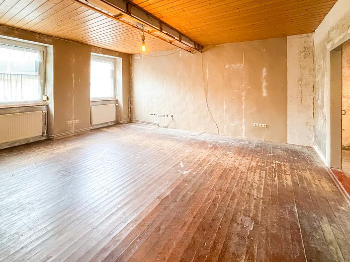 Aus Alt mach Neu – Ihr Projekt für ein kernsanierungsbedürftiges Haus in Wiebelsbach/Groß-Umstadt - Elternschlafzimmer