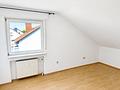 3-Familienhaus mit freier Dachgeschosswohnung, Doppelgarage & Garten - Kinderzimmer im DG