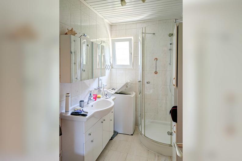 Ein Haus? Eine Wohnung? Eigentlich beides! Große ETW mit Garten in ruhiger, sonniger Süd-West-Lage! - EG_Tageslichtbad