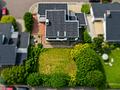 Besonderes Architektenhaus mit Einliegerwohnung und traumhaftem Terrassenausblick ins Grüne - Luftbild