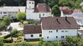 Ein Zuhause! 
Großzügiges Wohnhaus mit zwei Wohnungen, Doppelgarage und Garten in Fleinheim - Außenansicht