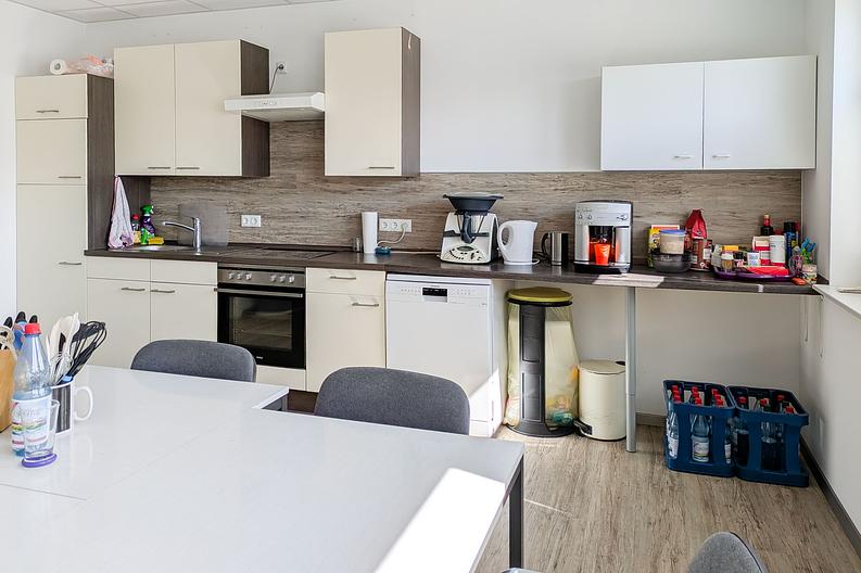 Neuwertiges Gewerbeobjekt – Büro-Gebäude, Lager- & Werk-Halle
in Erbach! - BG-Küche