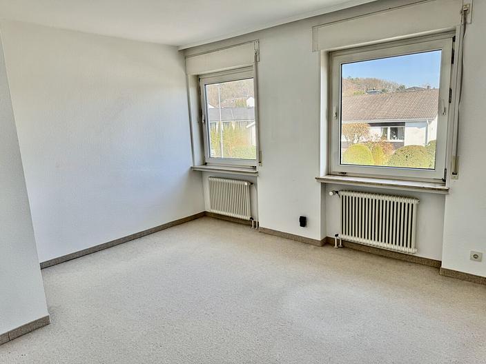 Freistehendes Familienhaus
mit großem Garten in ruhiger Lage - Kind im OG