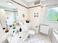 Gepflegte Maisonette-Eigentumswohnung mit 
Einbauküche, Garagenstellplatz, 2 Bäder & Balkon - Tageslichtbad...